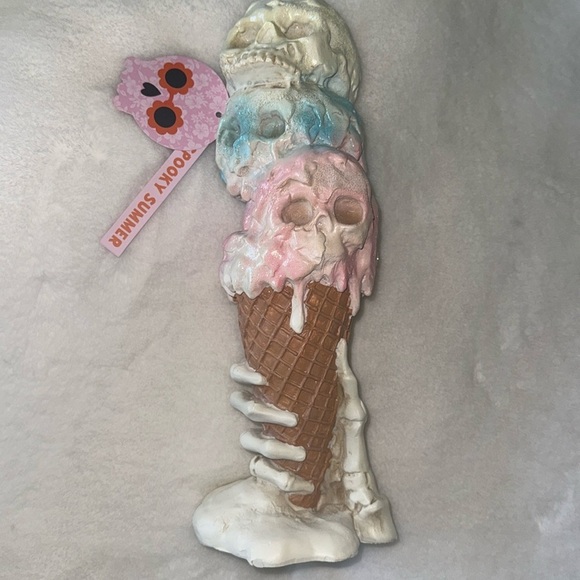 Halloween SUMMERWEEN Ice Cream Skulls Skeleton Hands Figurine Statue 14.5" - Picture 2 of 7